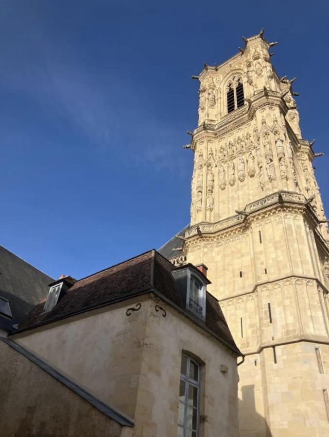 Les Suites Du Palais: Luxe 4-Star Apartment with Cathedral Views Nevers Exterior photo